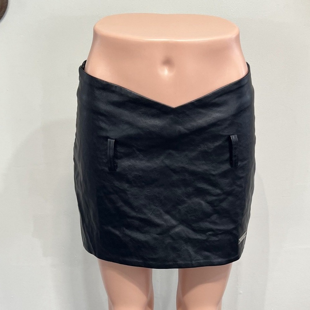 The Bearun Black Faux Leather V-Front Mini Skirt Size L